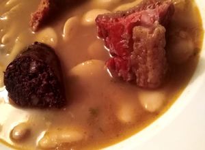 Una foto de Porotos asturianos