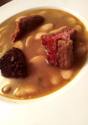 Una foto de Porotos asturianos