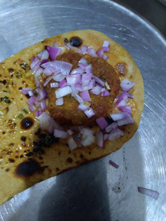 சாட் படா நாண் (Chat pada Naan Recipe in Tamil) செய்முறை முக்கிய புகைப்படம்