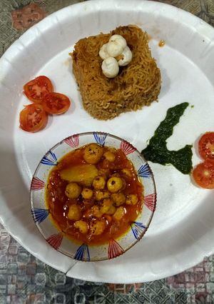 A picture of मखाने की सब्जी और पुलाव 😋.