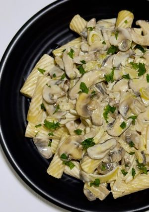 A picture of White Truffle Oil and Creamy Mushroom Tortiglioni.