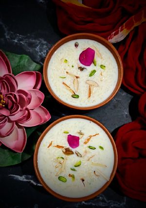 चावल की खीर कुकर वाली (chawal ki kheer cooker wali recipe in hindi) रेसिपी मुख्य फोटो