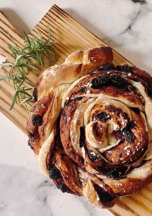 Hình của món Bánh Mì Cuộn Dâu Tằm - Mulberry Rose 🌹.