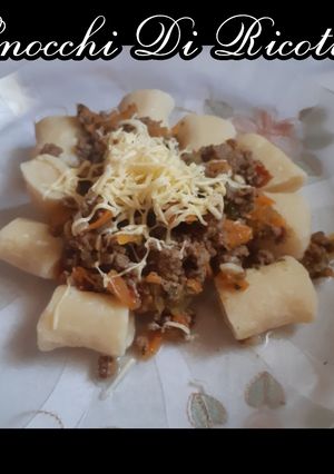 Una foto de Gnocchi Di Ricotta 🇮🇹 Con salsa de verduras y carne picada