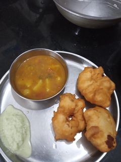 उडीद वडा (udid vada recipe in marathi) रेसिपी चे मुख्य फोटो 