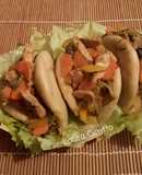 Bao panini cinesi ripieni con pollo e verdura