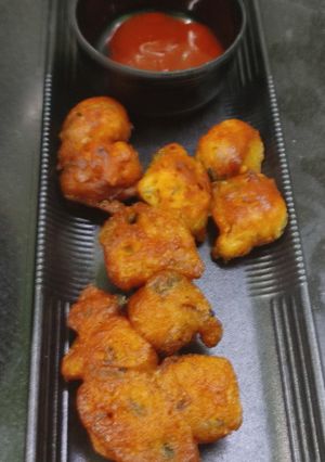 A picture of #SIS#Urad dal channa dal onion thunukku,(thukada)tomato chutney.