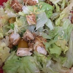 A picture of Spicy chicken salad.