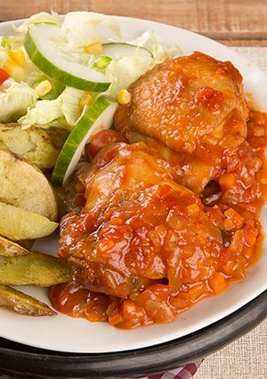 Una foto de Contramuslos en salsa criolla 🍗🥘