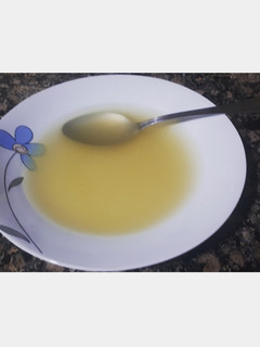 Una foto de Caldo de pollo y verduras