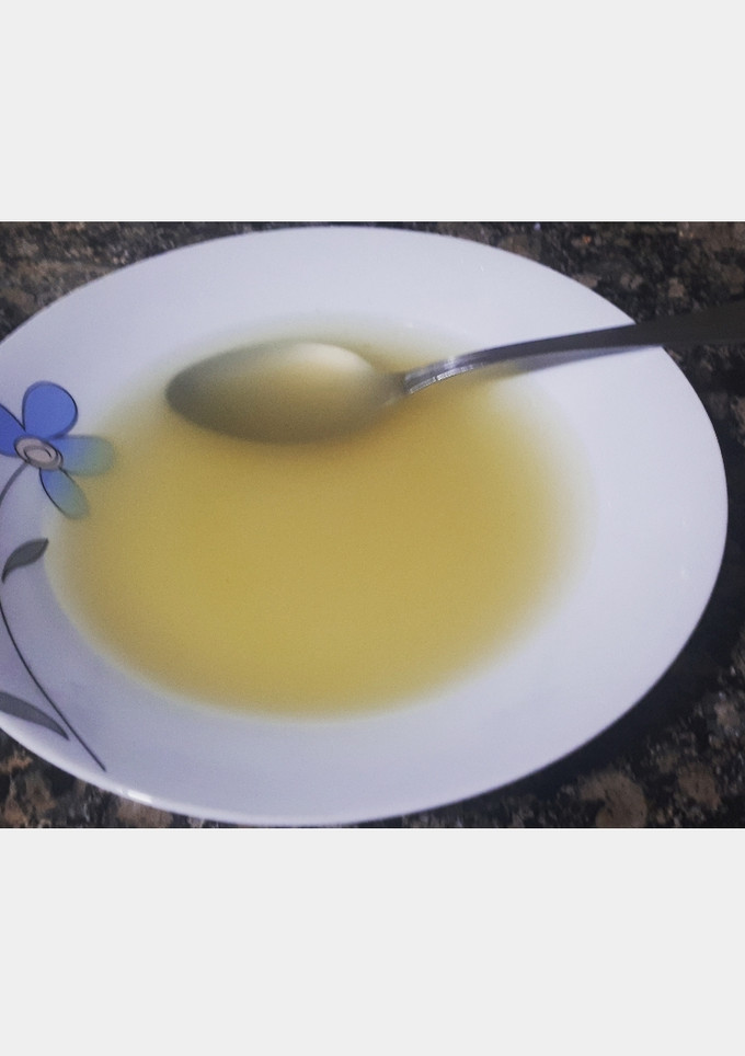 Una foto de Caldo de pollo y verduras