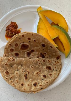 કલોંજી પરાઠા (Kalonji Paratha Recipe In Gujarati) રેસીપી મુખ્ય ફોટો