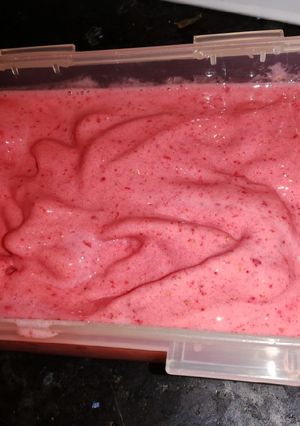 Una foto de Helado de fresas naturales 🍓