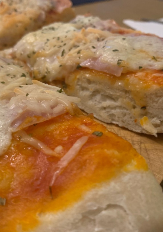 Una foto de Pizza casera esponjosa