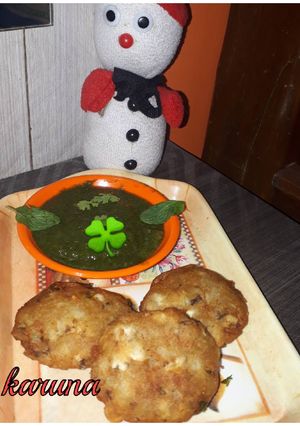 A picture of Kachche Kele Ki Tikki (raw banana cutlets).