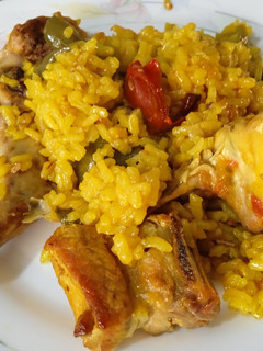 Una foto de Paella valenciana al gas