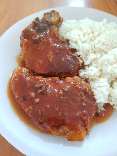 Una foto de Chuletas en salsa de naranja súper fácil