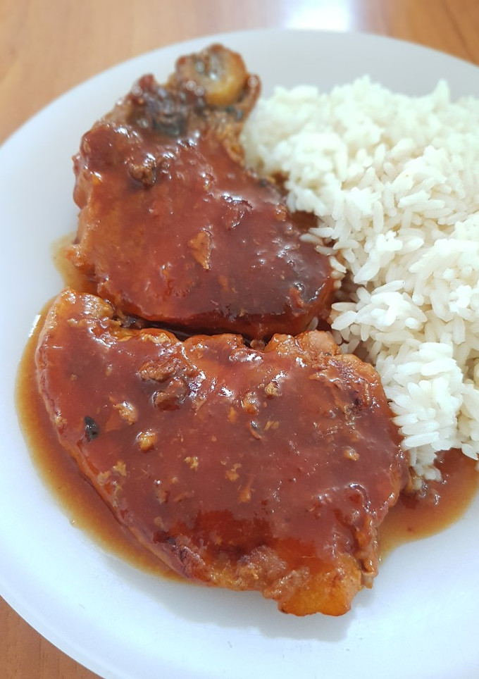 Una foto de Chuletas en salsa de naranja súper fácil