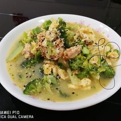 A picture of Broccoli And Salmon With Eggs.