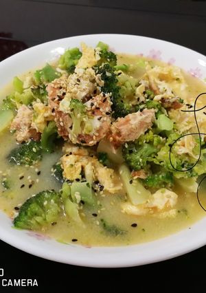 A picture of Broccoli And Salmon With Eggs.