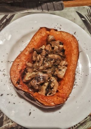 Una foto de Calabaza rellena de pollo(c/ salsa de champignon mostaza y miel)