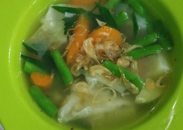 Resep Sayur sop sederhana untuk keluarga yang Bisa Manjain Lidah