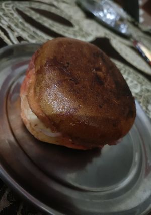 बर्गर(Burger recipe in hindi) रेसिपी मुख्य फोटो