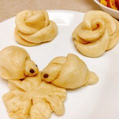 A picture of Steamed buns.