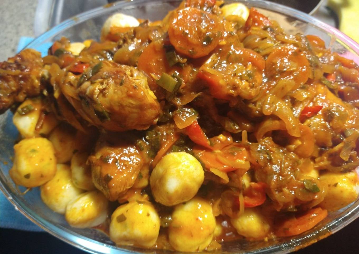 Pollo a la portuguesa con ñocotes