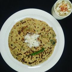A picture of Methi Aloo Paratha.