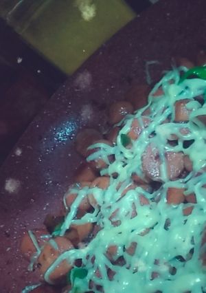 صورة لوصفة حمسة نقانق بالبصل المكرمل لذيذه