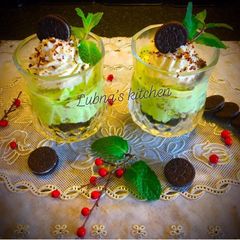 A picture of Oreos and Mint Chip Cheesecake Mousse:.