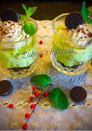 A picture of Oreos and Mint Chip Cheesecake Mousse:.
