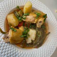 O poză a rețetei Tocăniță cu pastai verzi și pui.