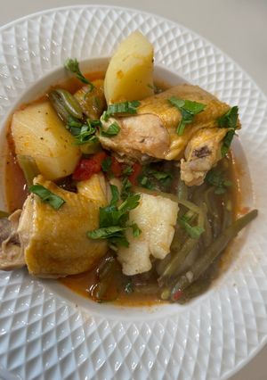 O poză a rețetei Tocăniță cu pastai verzi și pui.