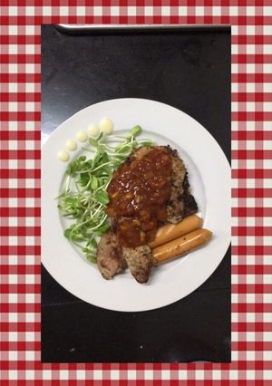 รูปของ พอร์คชอปหมูพริกไทยดำ+ซอสราด