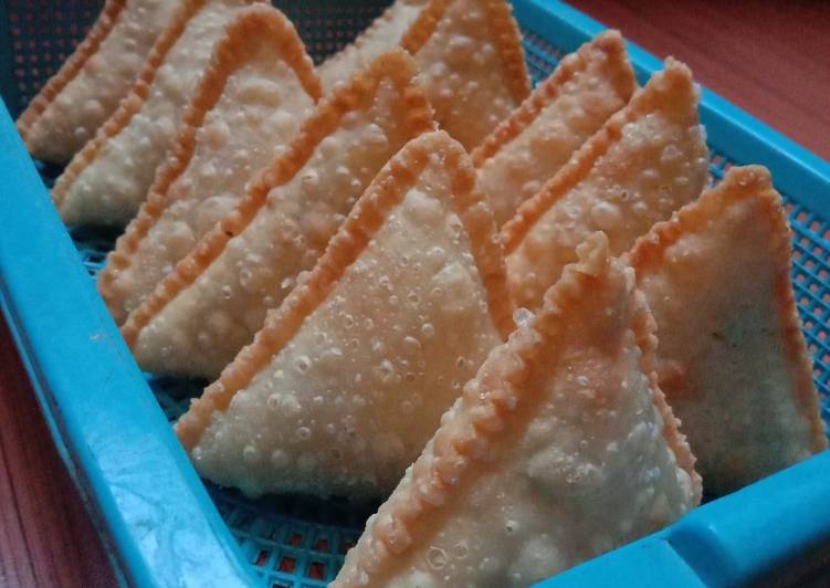 Langkah Mudah untuk Membuat 1.Judul : Karipap ubi jalar ungu Anti Gagal