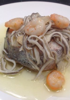 Foto principal de Merluza al horno con Gulas y Gambas