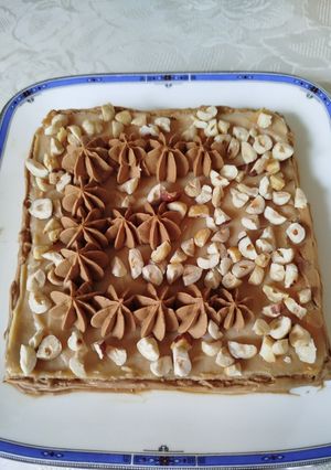 Une photo de Gâteau façon opéra praliné et café