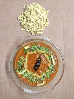 ગાંઠિયા નું શાક (Ganthiya Shak Recipe In Gujarati) રેસીપી મુખ્ય ફોટો