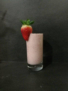 Una foto de Batido de fresas con plátano
