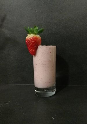 Una foto de Batido de fresas con plátano