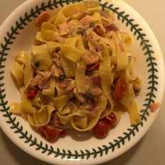 A picture of Smoked Salmon, Shallot, Tomato & Caper Pasta.