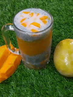 मैंगो चिया पुडिंग (Mango chia pudding recipe in hindi) रेसिपी मुख्य फोटो
