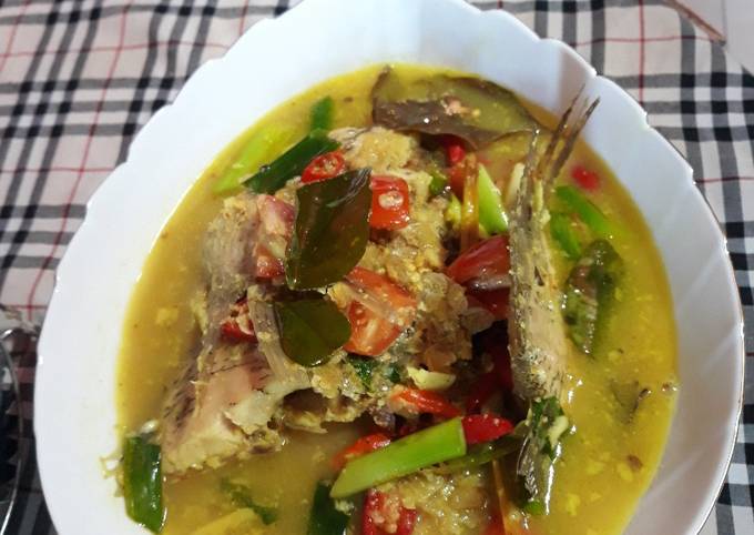 Resep Gurame Kuah Kuning No Santan Oleh Shafitrie Wibowo Cookpad