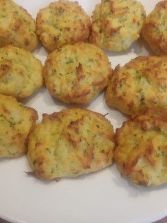 Una foto de Buñuelos de bacalao al horno muy jugosos
