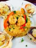 Arroz con langostinos con Conchitas a la parmesana