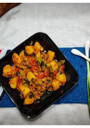લીલી ડુંગળી અને બટેટાનું શાક(Lili dungli-bataka nu shak recipe in Gujarati) રેસીપી મુખ્ય ફોટો