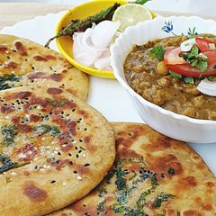 A picture of Streetstyle Matar kulcha.