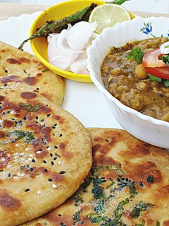 A picture of Streetstyle Matar kulcha.